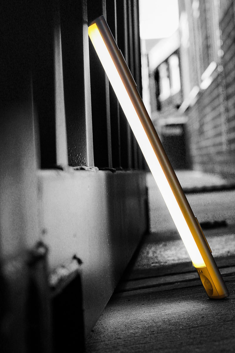 Lampe à détecteur de mouvement avec fixation magnétique