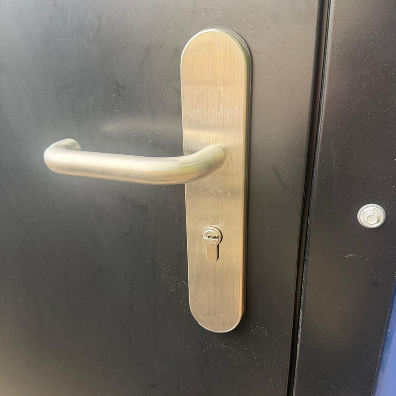Porte simple auto-perceuse pour conteneur maritime – Sans soudure requise | Installation par soi-même