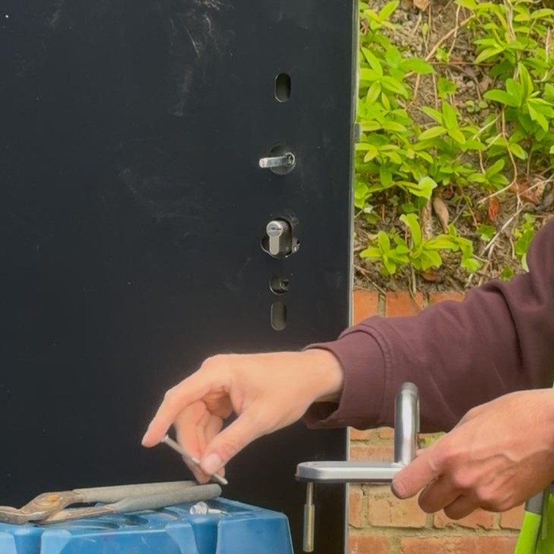 Porte simple auto-perceuse pour conteneur maritime – Sans soudure requise | Installation par soi-même