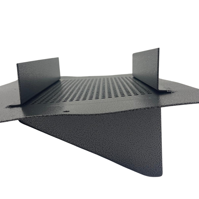 Grande grille d’aération en métal pour conteneur maritime déformé